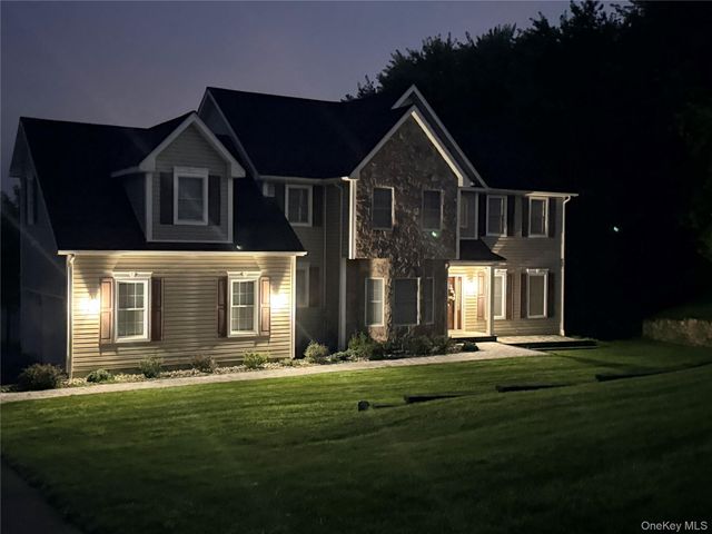 49 Harrisons Trail, Hopewell Junction, NY 12533