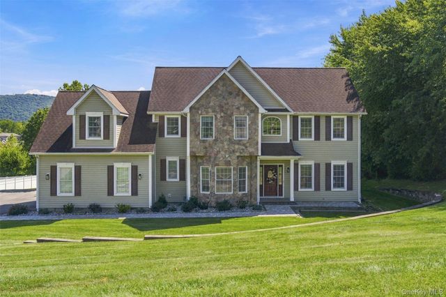 49 Harrisons Trail, Hopewell Junction, NY 12533