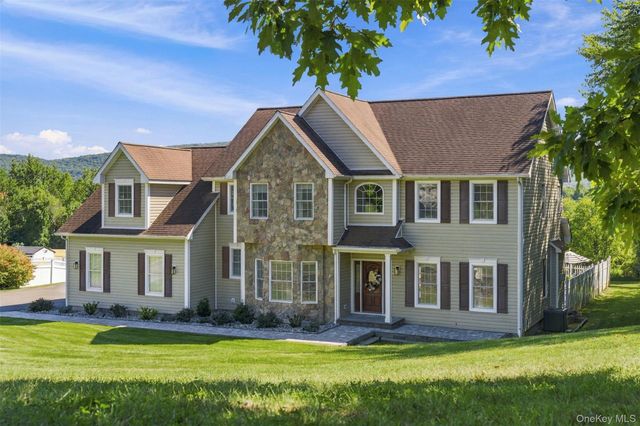 49 Harrisons Trail, Hopewell Junction, NY 12533