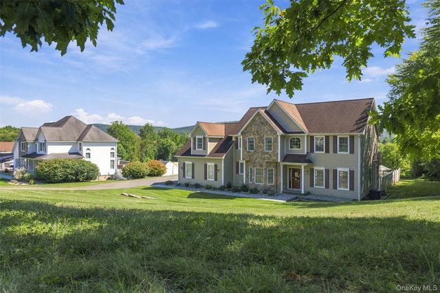 49 Harrisons Trail, Hopewell Junction, NY 12533