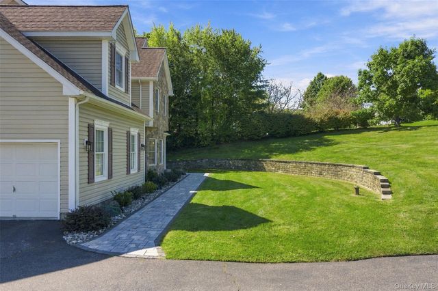 49 Harrisons Trail, Hopewell Junction, NY 12533