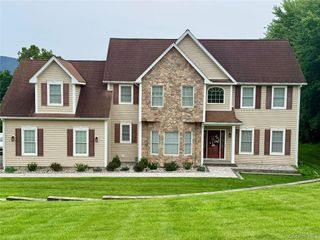 49 Harrisons Trail, Hopewell Junction, NY 12533