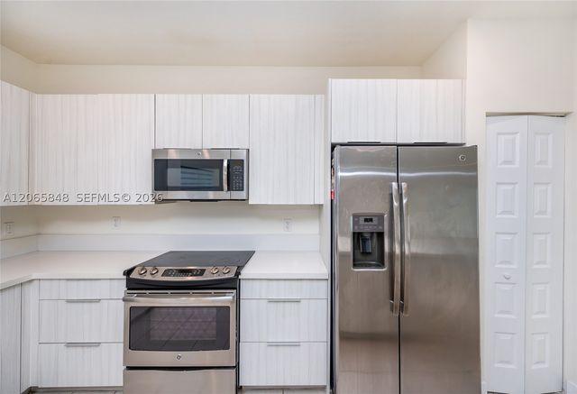 10461 NW 82nd St 10, Doral, FL 33178