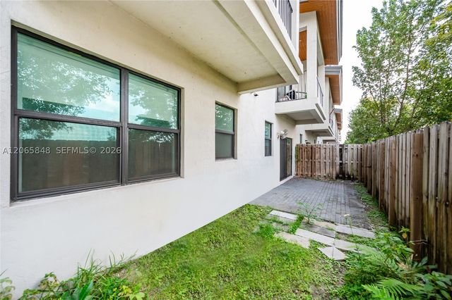10461 NW 82nd St 10, Doral, FL 33178