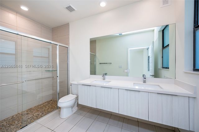 10461 NW 82nd St 10, Doral, FL 33178