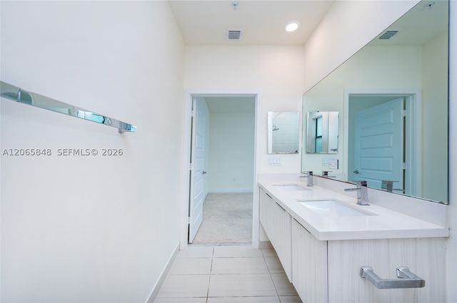 10461 NW 82nd St 10, Doral, FL 33178