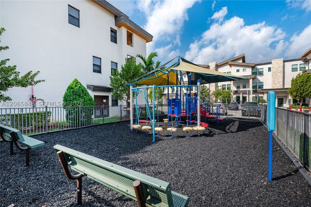 10461 NW 82nd St 10, Doral, FL 33178