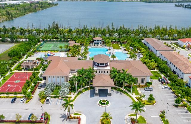 10461 NW 82nd St 10, Doral, FL 33178