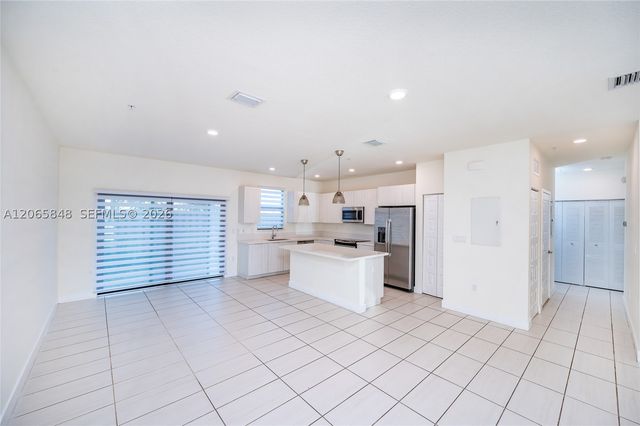 10461 NW 82nd St 10, Doral, FL 33178
