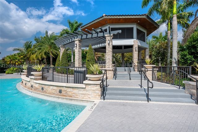 10461 NW 82nd St 10, Doral, FL 33178
