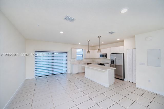 10461 NW 82nd St 10, Doral, FL 33178