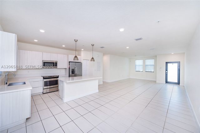 10461 NW 82nd St 10, Doral, FL 33178