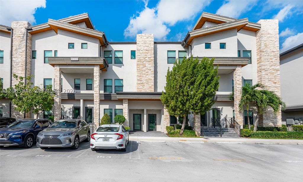 10461 NW 82nd St 10, Doral, FL 33178