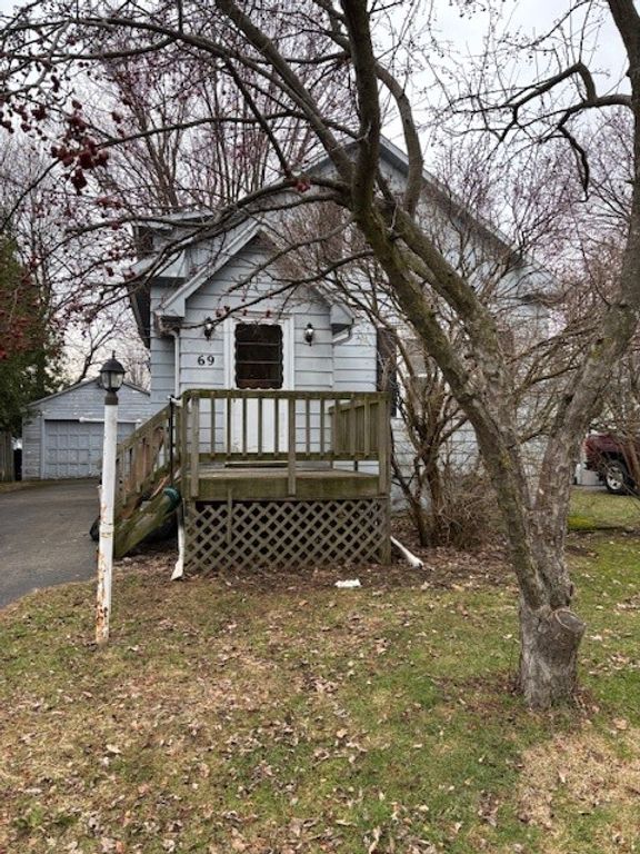 69 Youngs Avenue, Gates, NY 14606