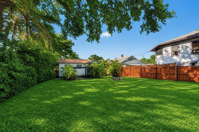 2122 6TH AVENUE N, St Petersburg, FL 33713