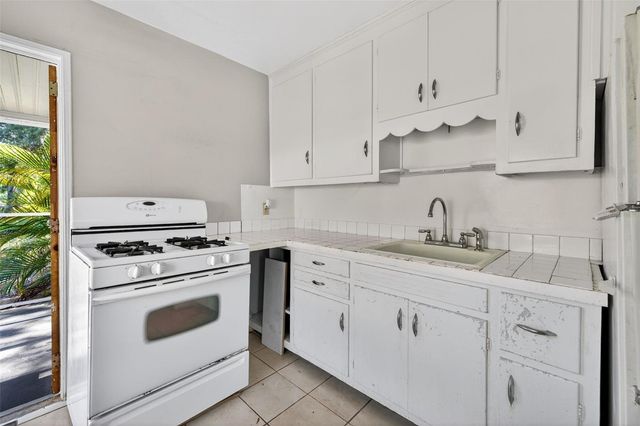 2122 6TH AVENUE N, St Petersburg, FL 33713