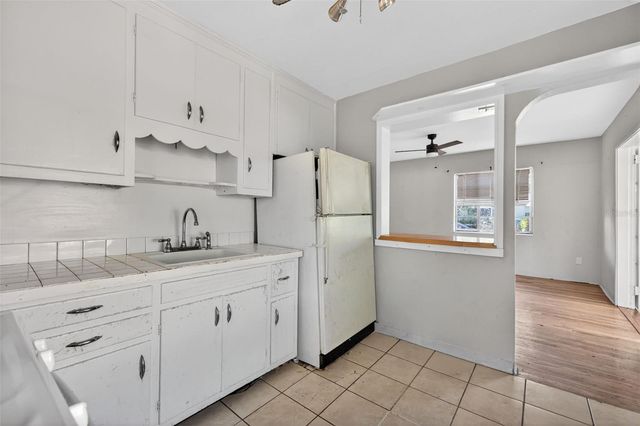 2122 6TH AVENUE N, St Petersburg, FL 33713