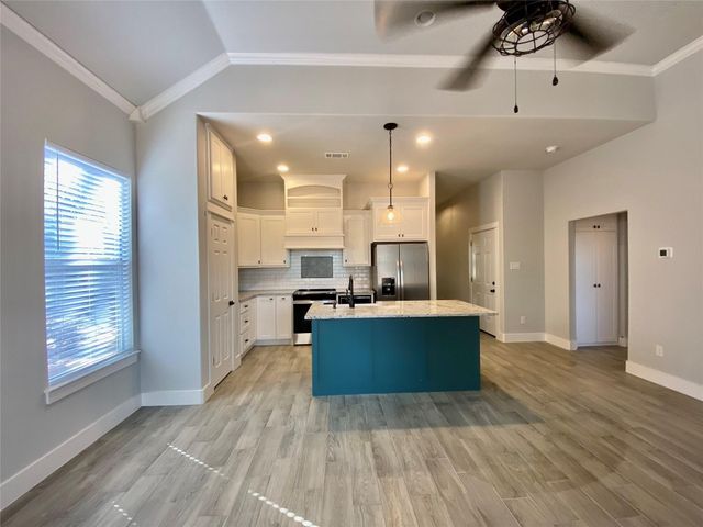 409-411 Cleveland Road, Granbury, TX 76049