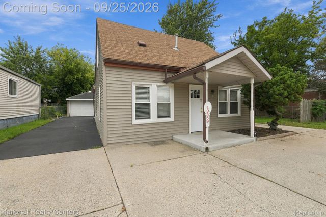 19559 E 14 Mile Road, Clinton Charter Township, MI 48035
