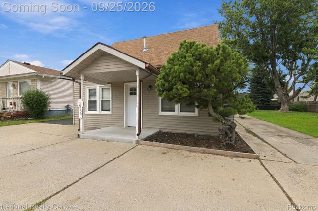19559 E 14 Mile Road, Clinton Charter Township, MI 48035