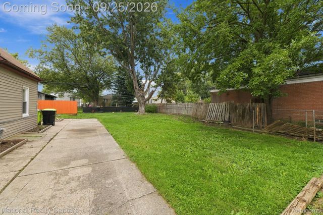 19559 E 14 Mile Road, Clinton Charter Township, MI 48035