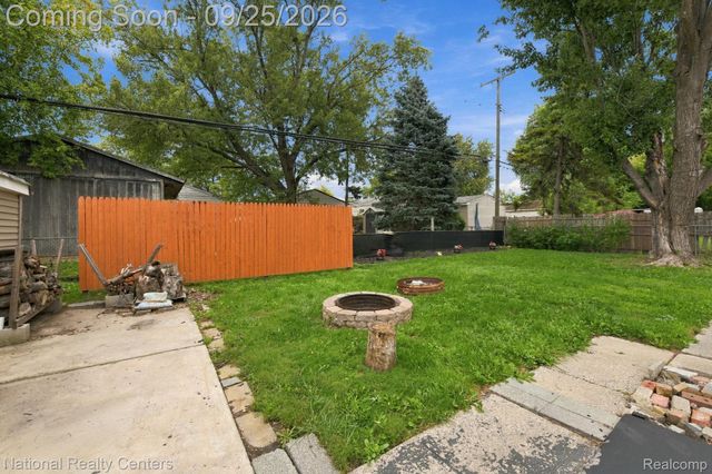 19559 E 14 Mile Road, Clinton Charter Township, MI 48035