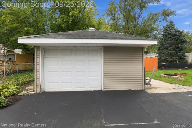 19559 E 14 Mile Road, Clinton Charter Township, MI 48035