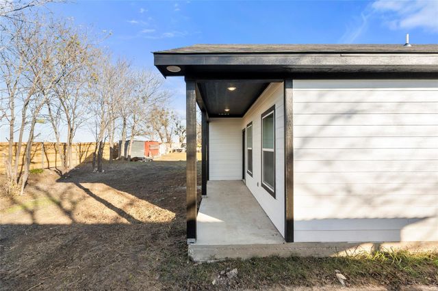 501 E Plum ST 1, Granger, TX 76530