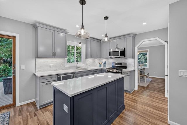 8 Darien Circle, Madison, WI 53717