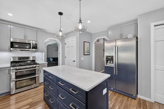 8 Darien Circle, Madison, WI 53717