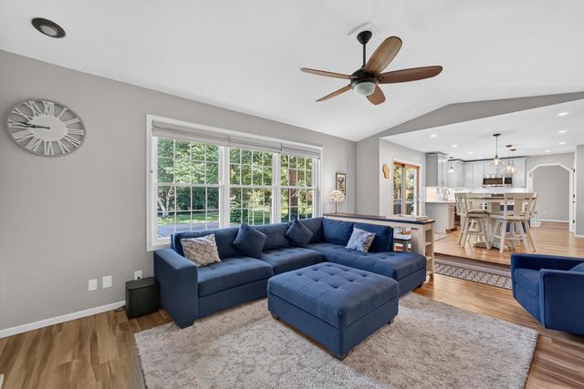 8 Darien Circle, Madison, WI 53717