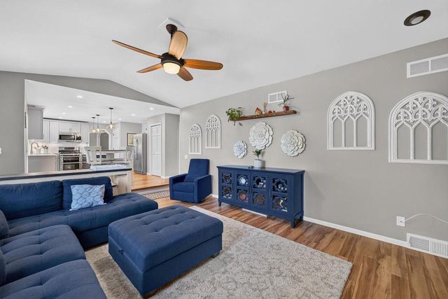8 Darien Circle, Madison, WI 53717