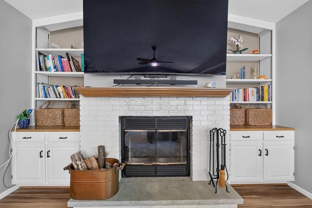 8 Darien Circle, Madison, WI 53717