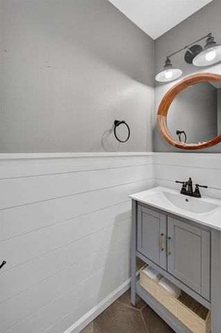 8 Darien Circle, Madison, WI 53717