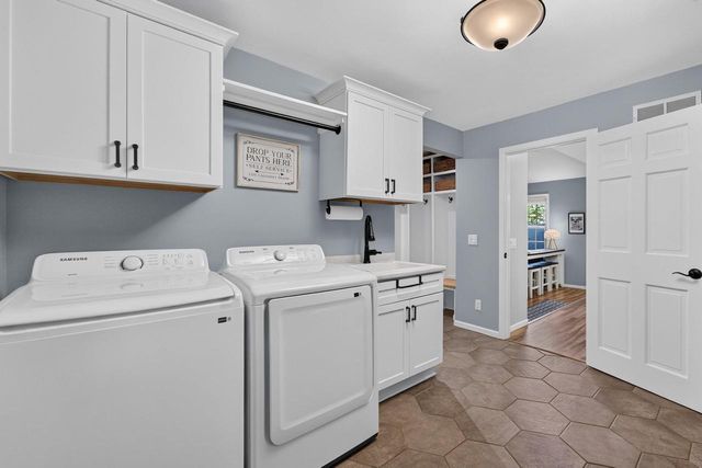 8 Darien Circle, Madison, WI 53717