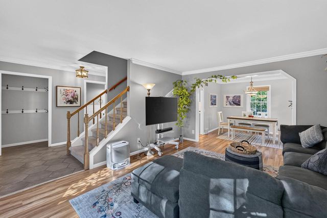8 Darien Circle, Madison, WI 53717