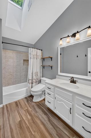 8 Darien Circle, Madison, WI 53717