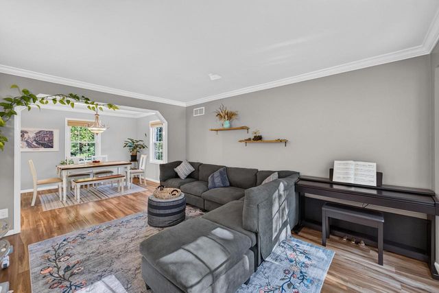 8 Darien Circle, Madison, WI 53717