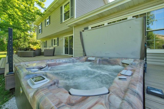 8 Darien Circle, Madison, WI 53717