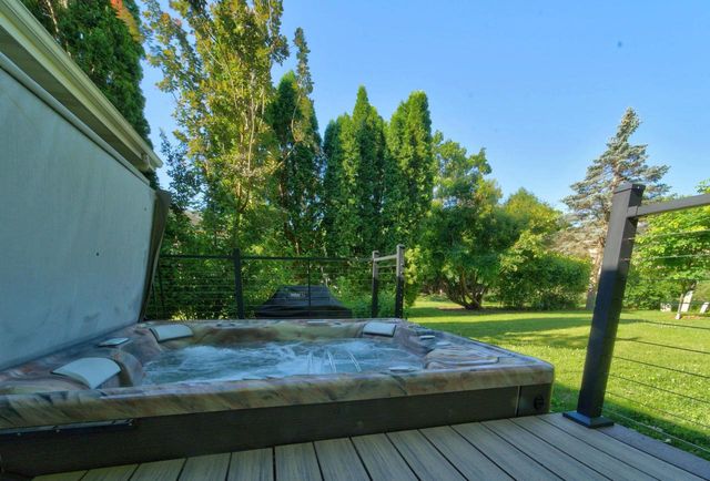 8 Darien Circle, Madison, WI 53717