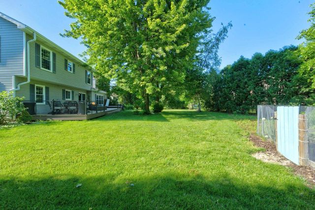 8 Darien Circle, Madison, WI 53717