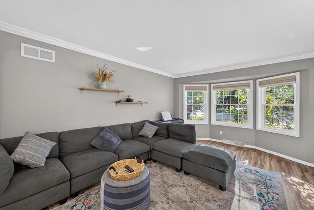 8 Darien Circle, Madison, WI 53717