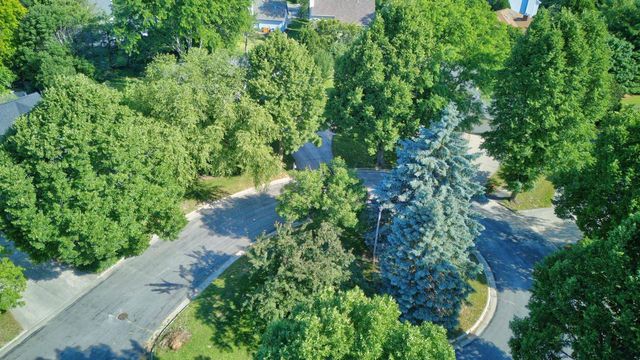 8 Darien Circle, Madison, WI 53717