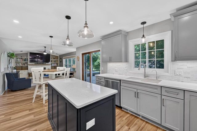 8 Darien Circle, Madison, WI 53717