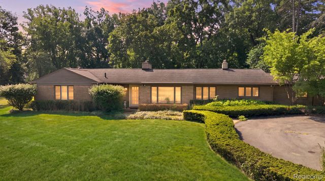 6975 Wing Lake Road, Bloomfield Hills, MI 48301