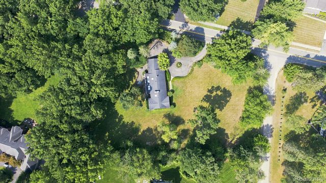 6975 Wing Lake Road, Bloomfield Hills, MI 48301
