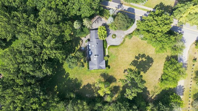 6975 Wing Lake Road, Bloomfield Hills, MI 48301