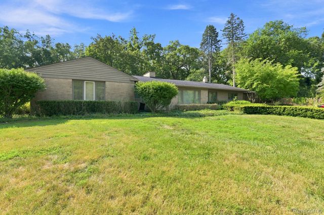 6975 Wing Lake Road, Bloomfield Hills, MI 48301