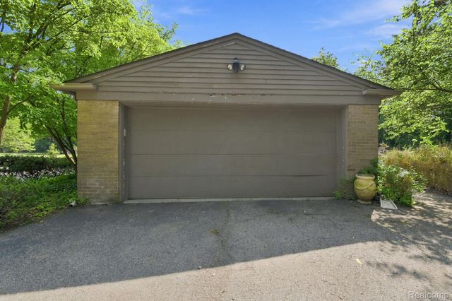 6975 Wing Lake Road, Bloomfield Hills, MI 48301