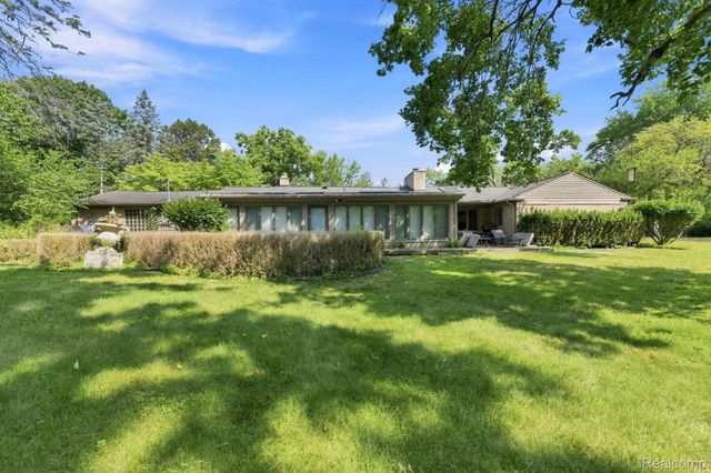 6975 Wing Lake Road, Bloomfield Hills, MI 48301